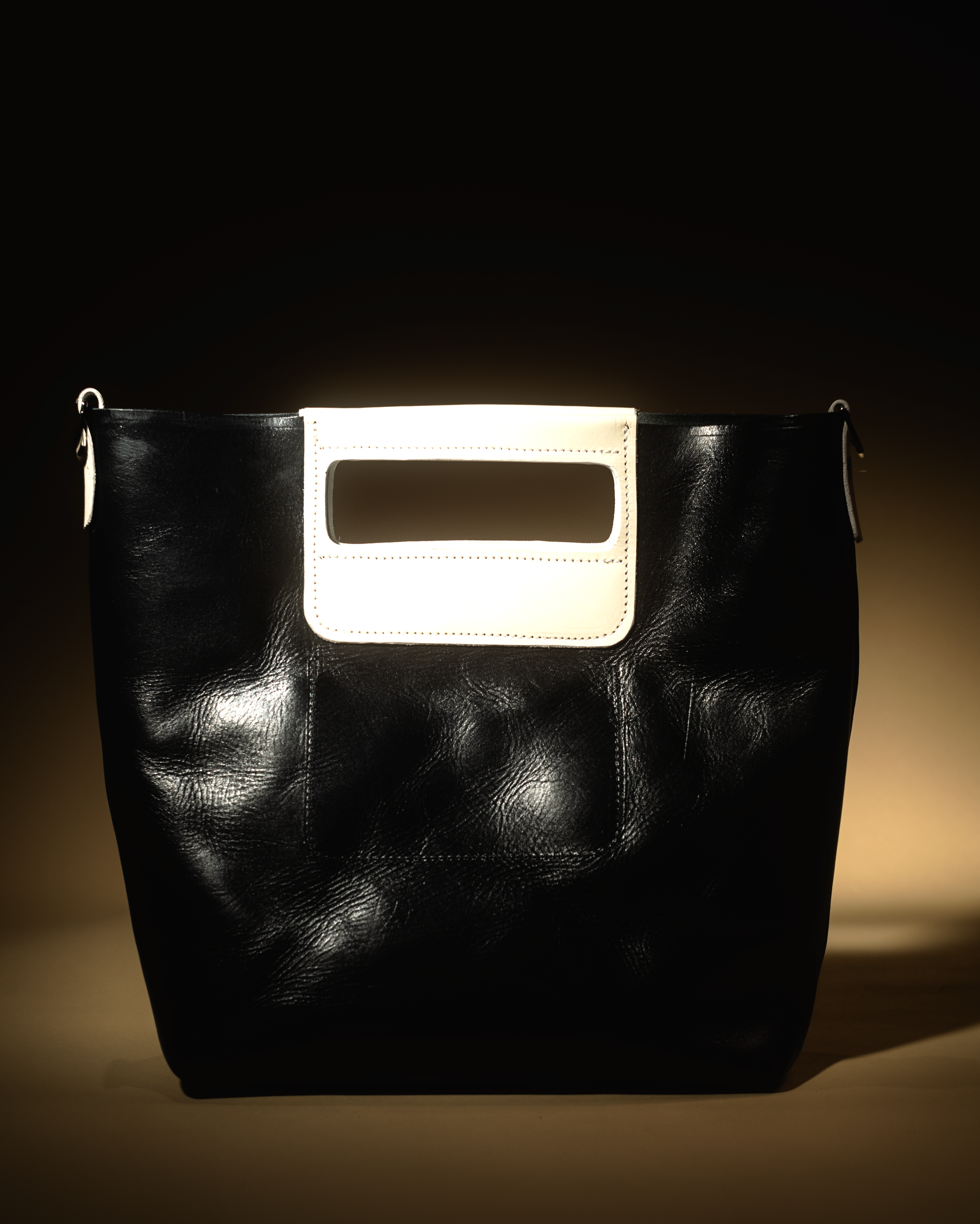 "BW" oversized clutch
