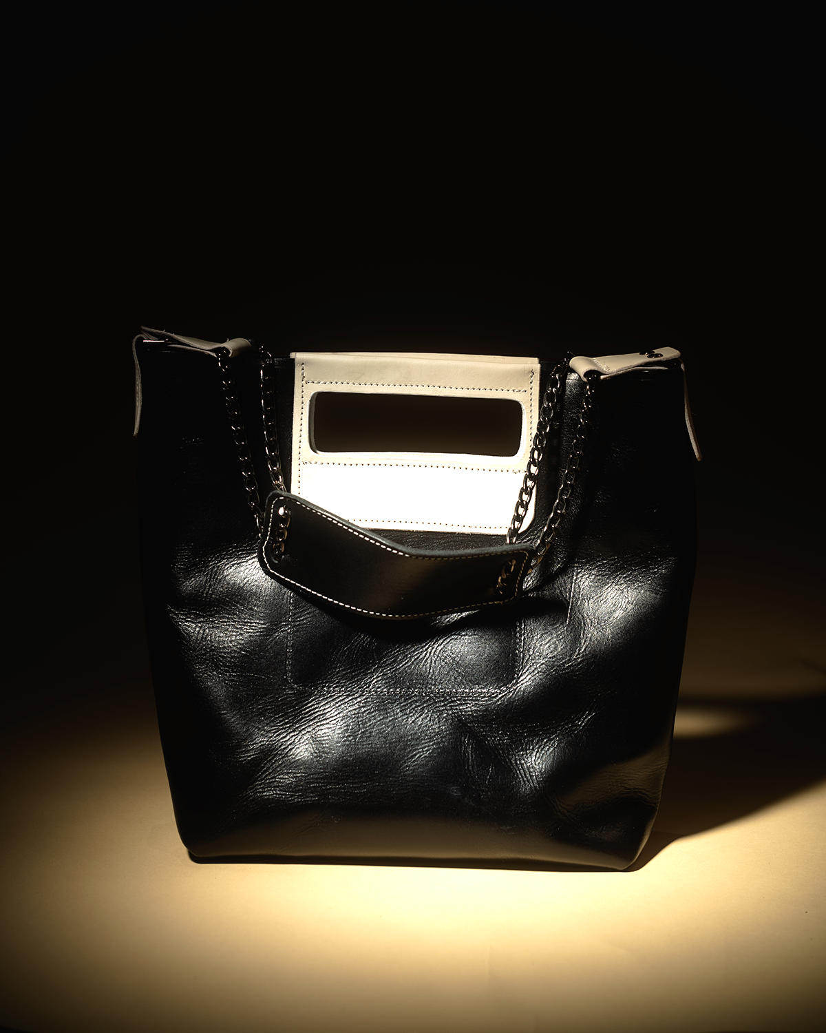 "BW" oversized clutch