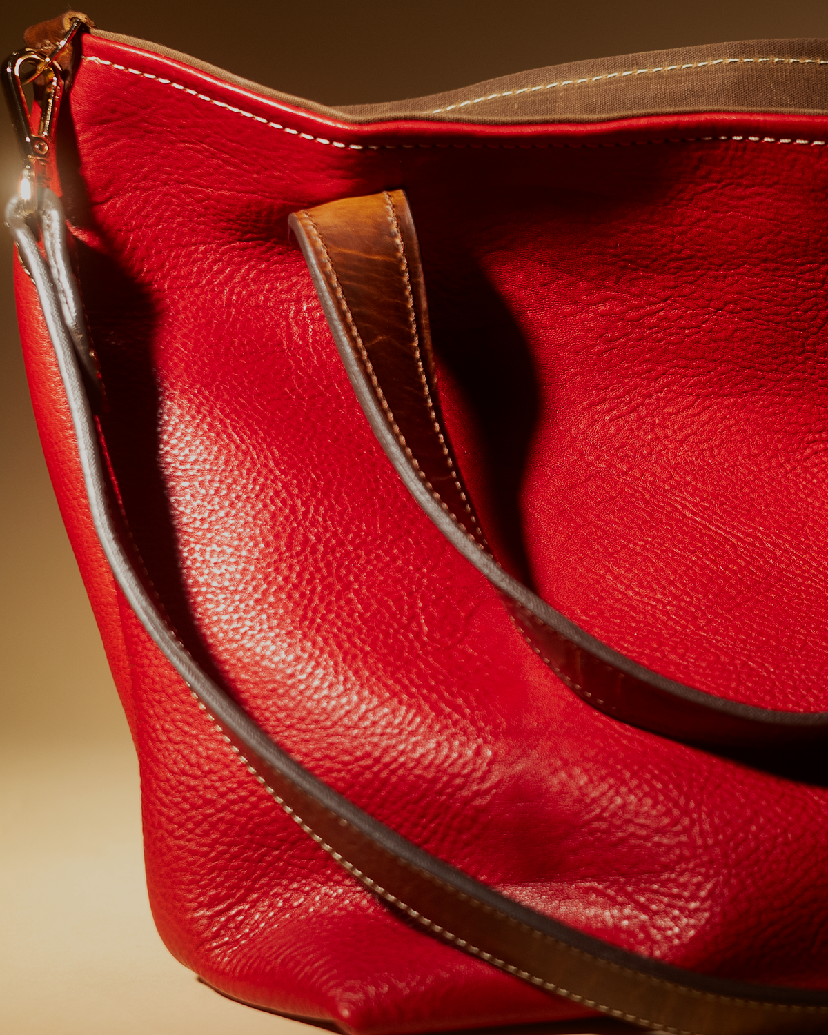 the "CLASSIC" tote