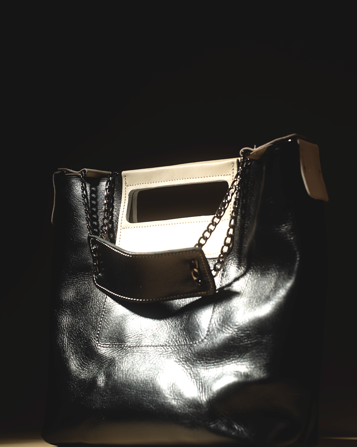 "BW" oversized clutch